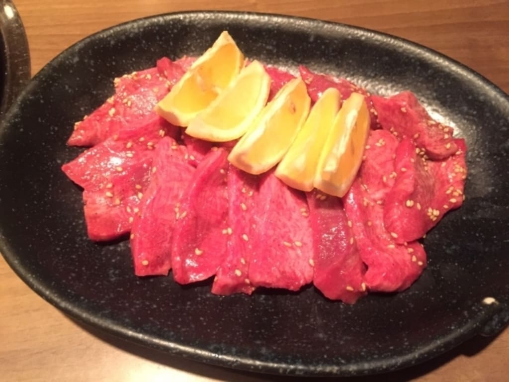 お肉になにを付ける？牛タンの刺身の美味しい食べ方！